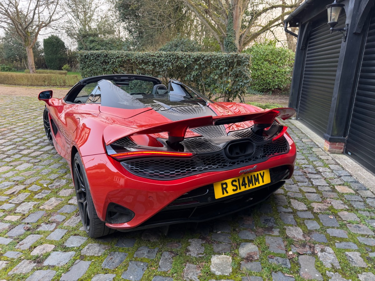 2025 McLaren 765LT Image 10