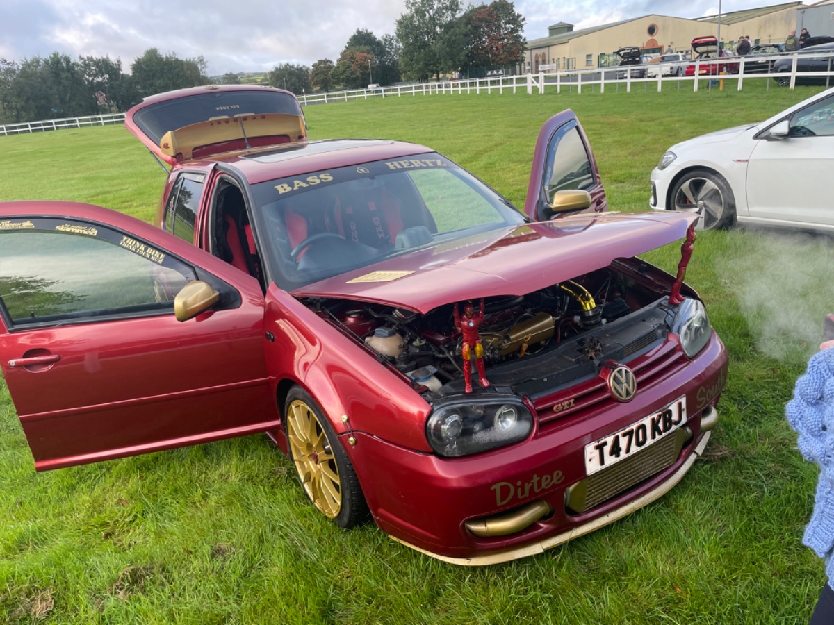 1999 Volkswagen Golf Image 1