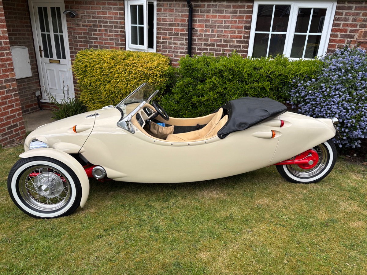 1999 Blackjack Avion Image 1