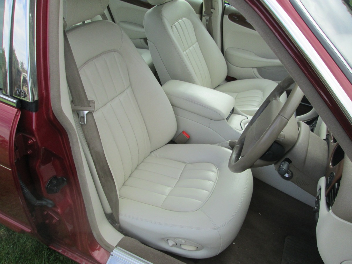 2001 Jaguar XJ Image 3