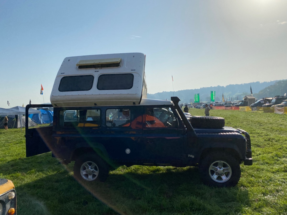 2000 Land Rover Defender 110 Image 3