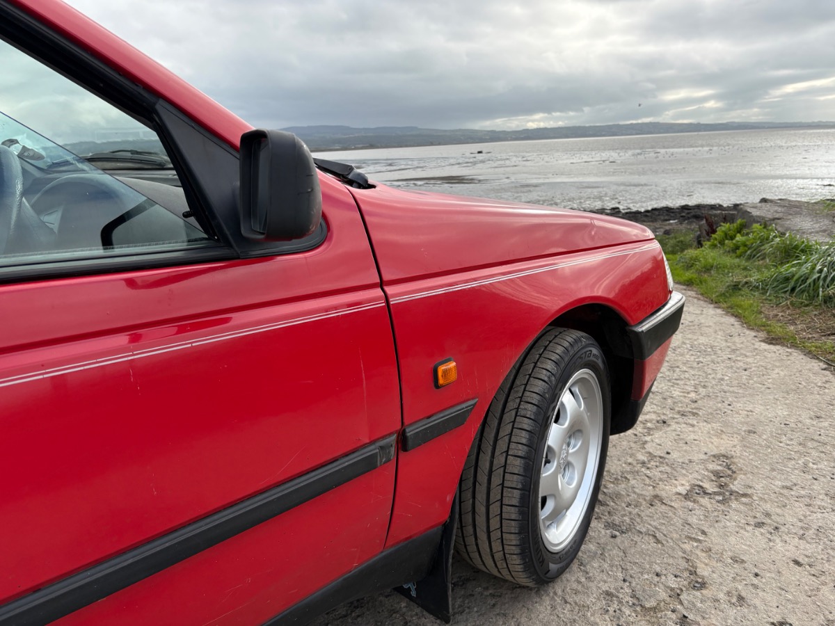 1994 Peugeot 405 Image 3