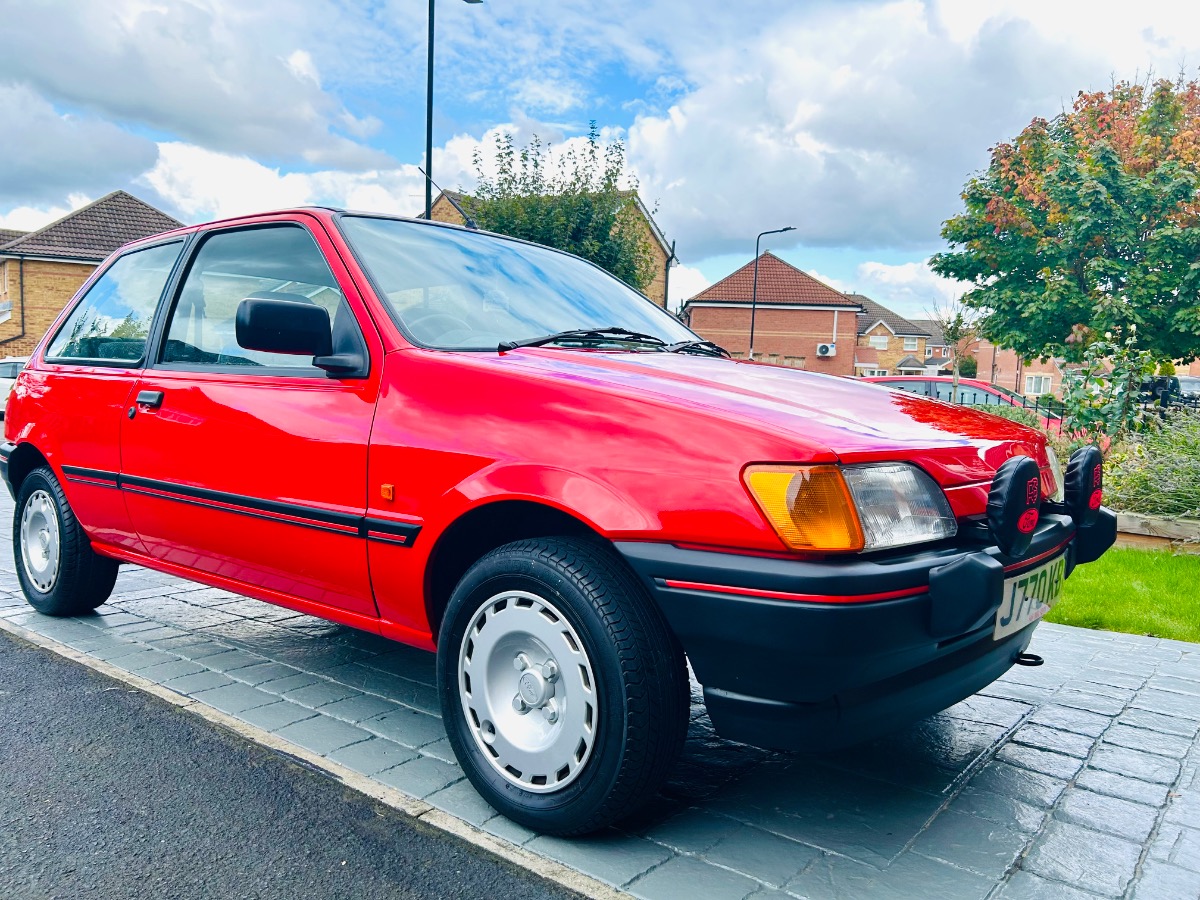 1991 Ford Fiesta Image 1