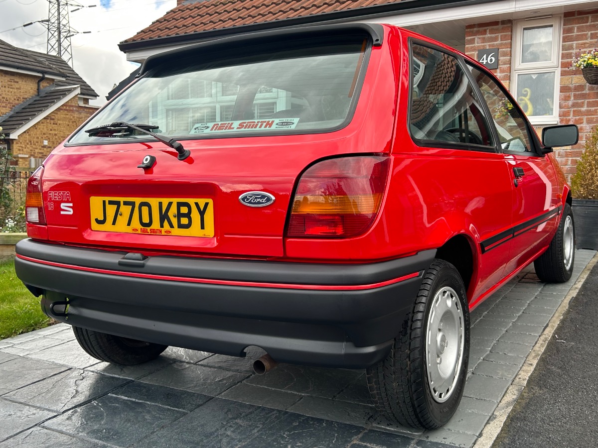1991 Ford Fiesta Image 5