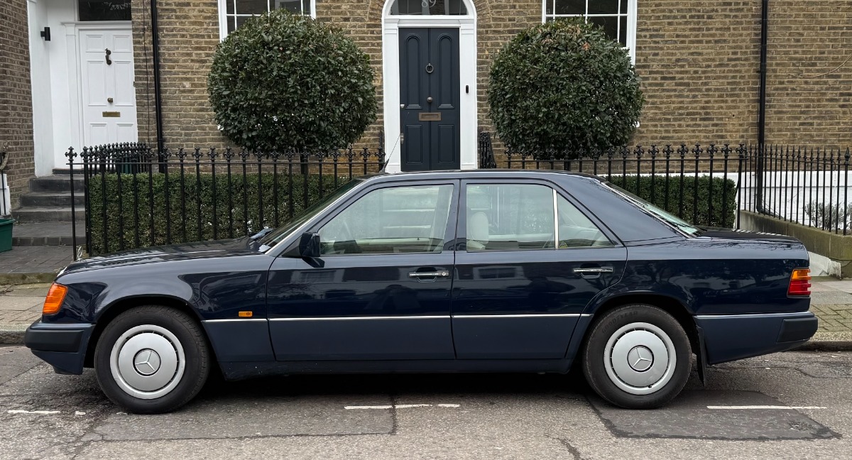 1991 Mercedes-Benz 230 Image 4