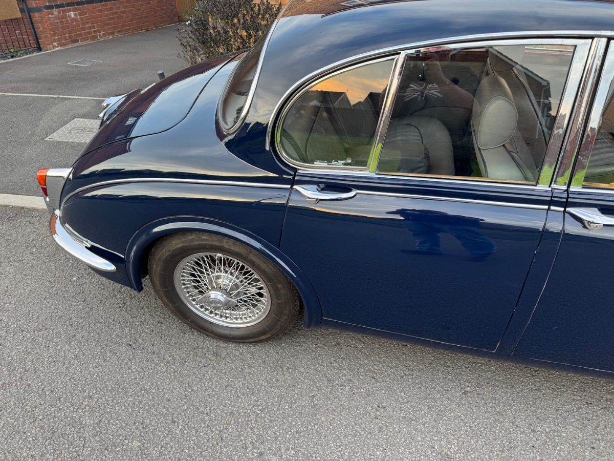 1968 Jaguar MK II Image 3