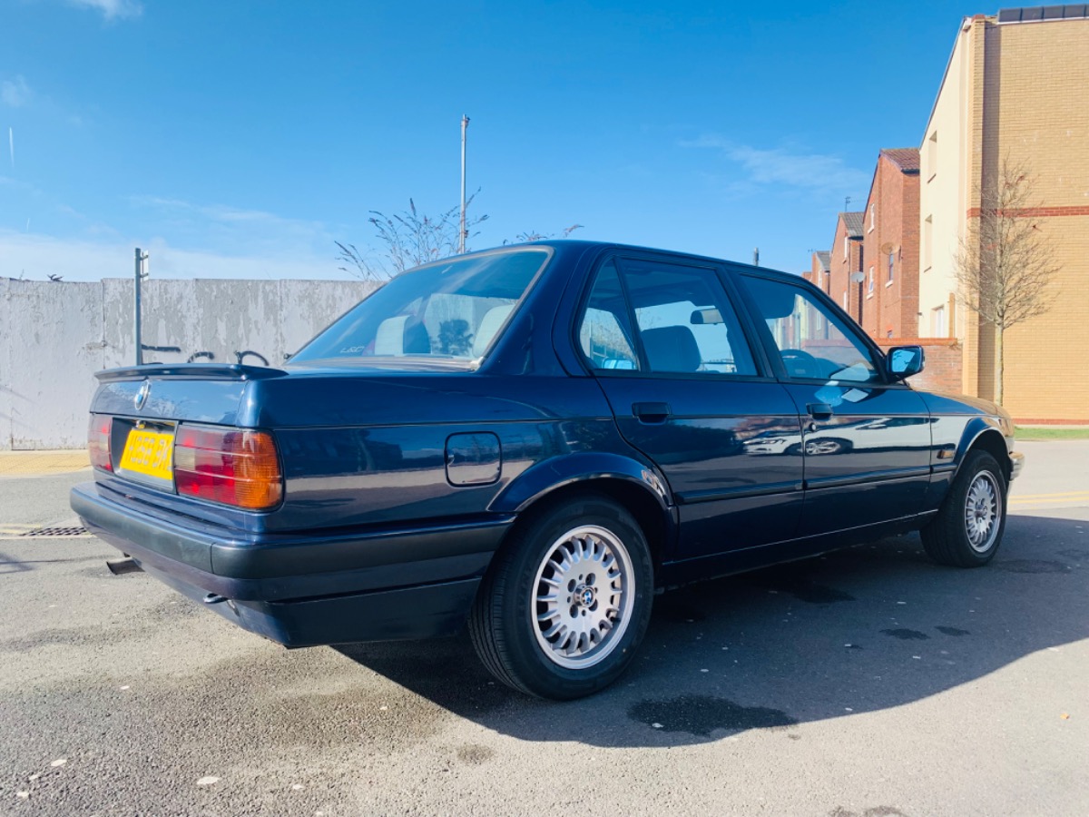 1990 BMW 3 Series Image 7