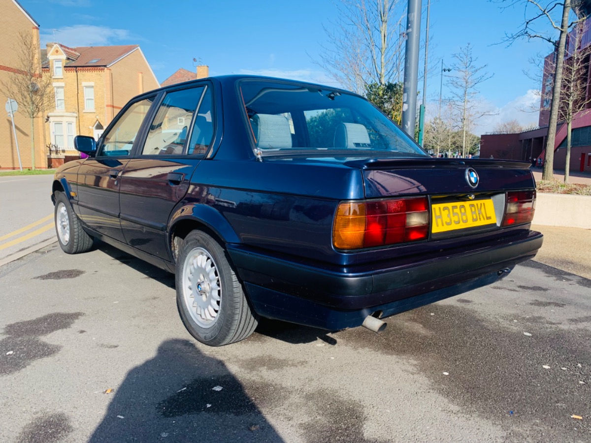 1990 BMW 3 Series Image 4