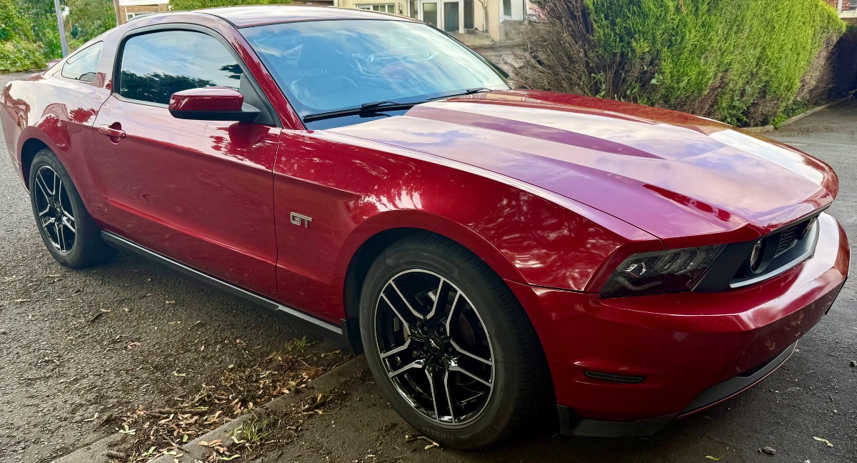2010 Ford Mustang Image 1