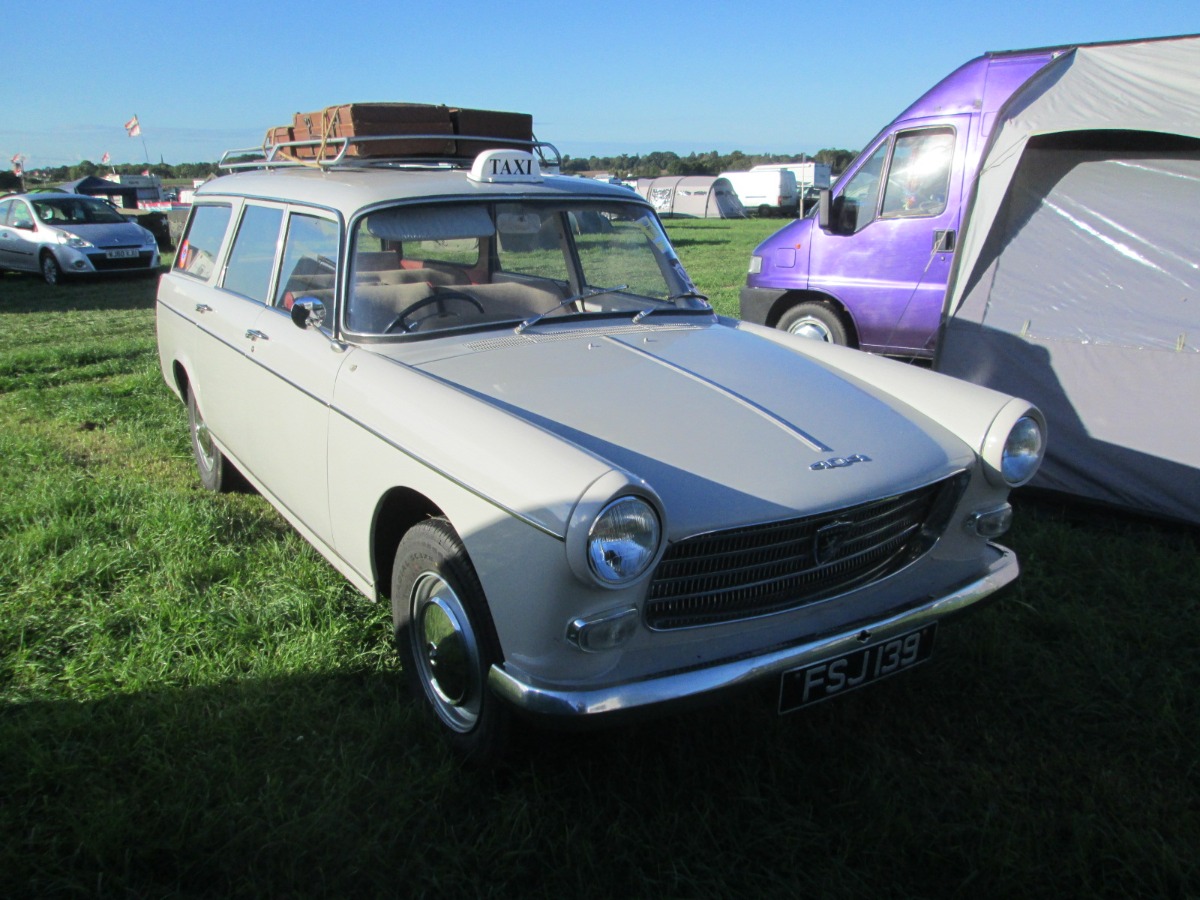 1962 Peugeot 404 Image 3