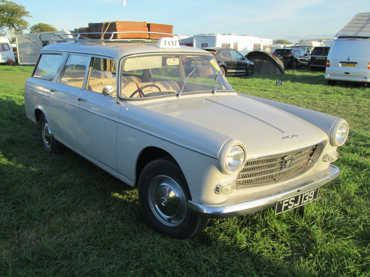 1962 Peugeot 404 Image 1