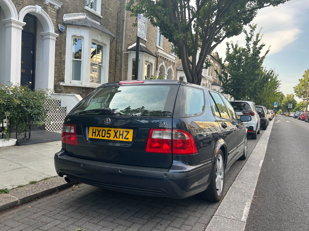 2005 Saab 9-5 Image 2