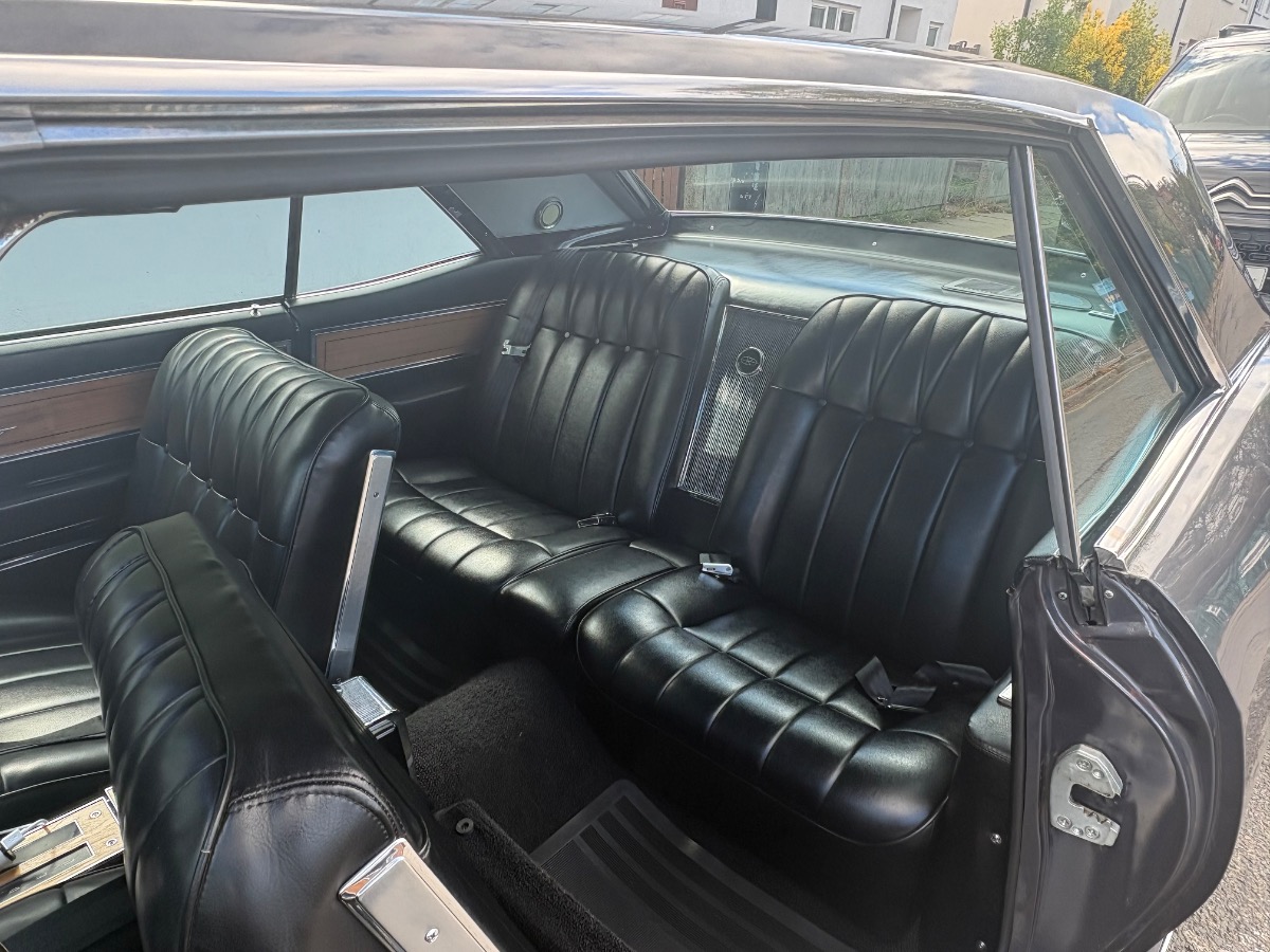 1965 Buick Riviera Image 11