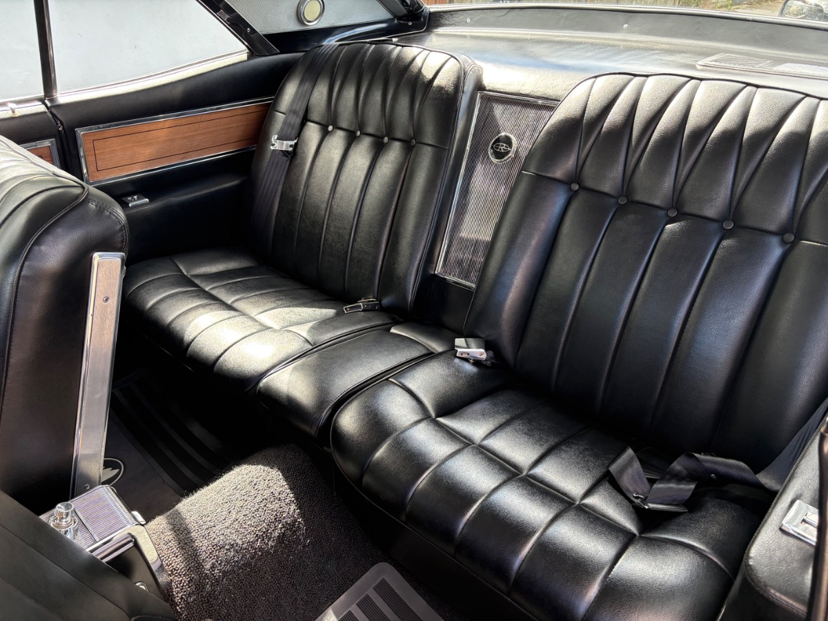 1965 Buick Riviera Image 10