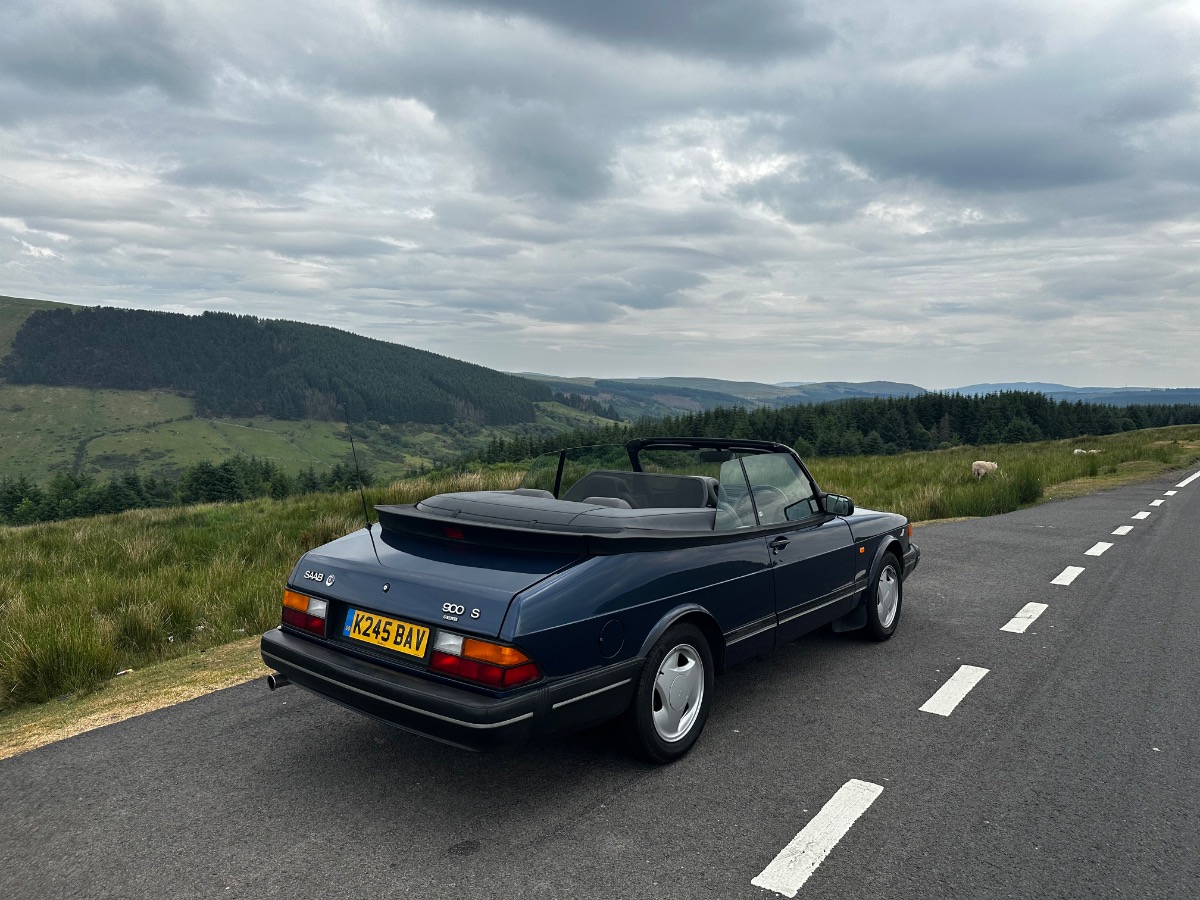 1992 Saab 900 Image 4