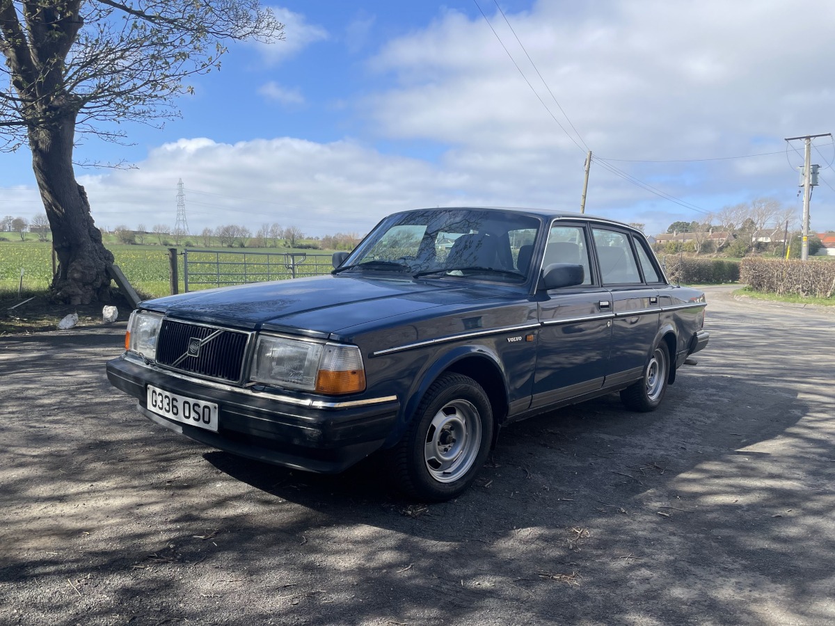 1989 Volvo 240 Image 6
