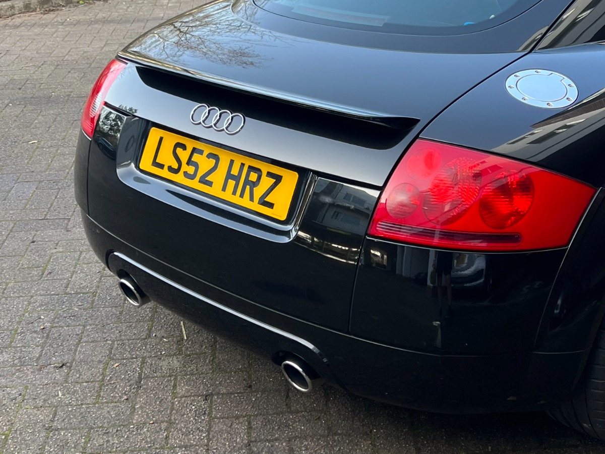 2002 Audi TT Image 2