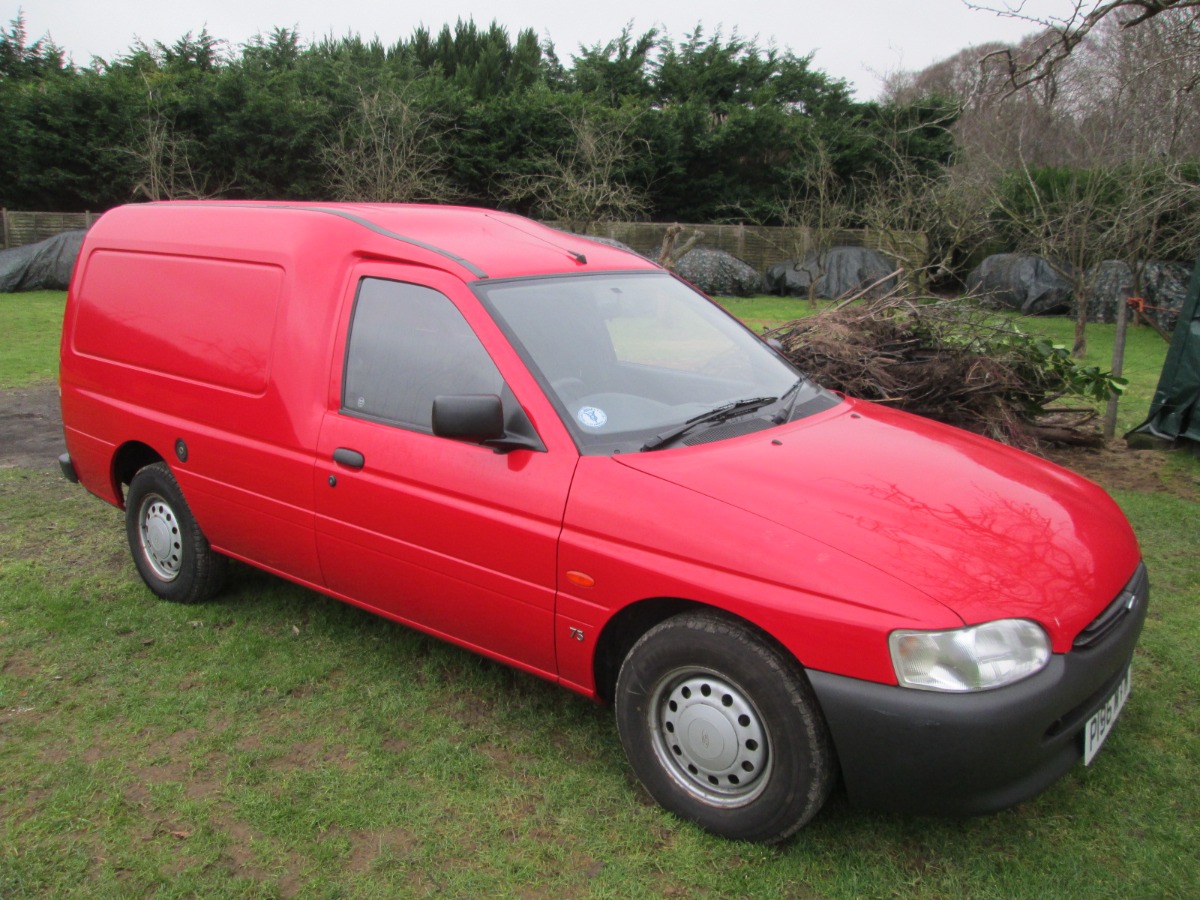 1997 Ford Escort Image 1