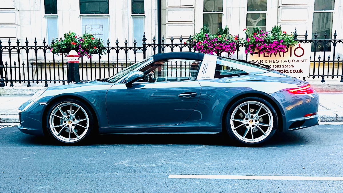 2016 Porsche 911 Image 1
