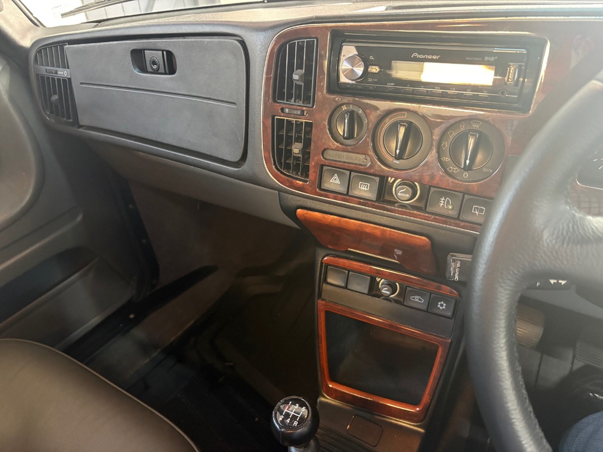 1992 Saab 900 Image 10