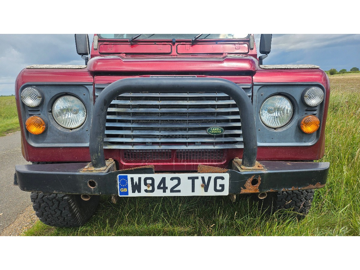 2000 Land Rover Defender 110 Image 3