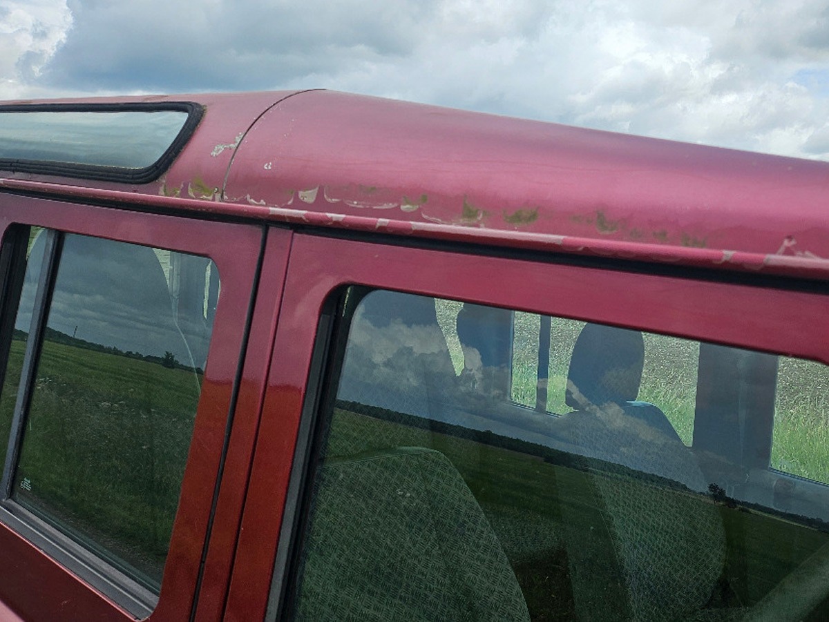 2000 Land Rover Defender 110 Image 4