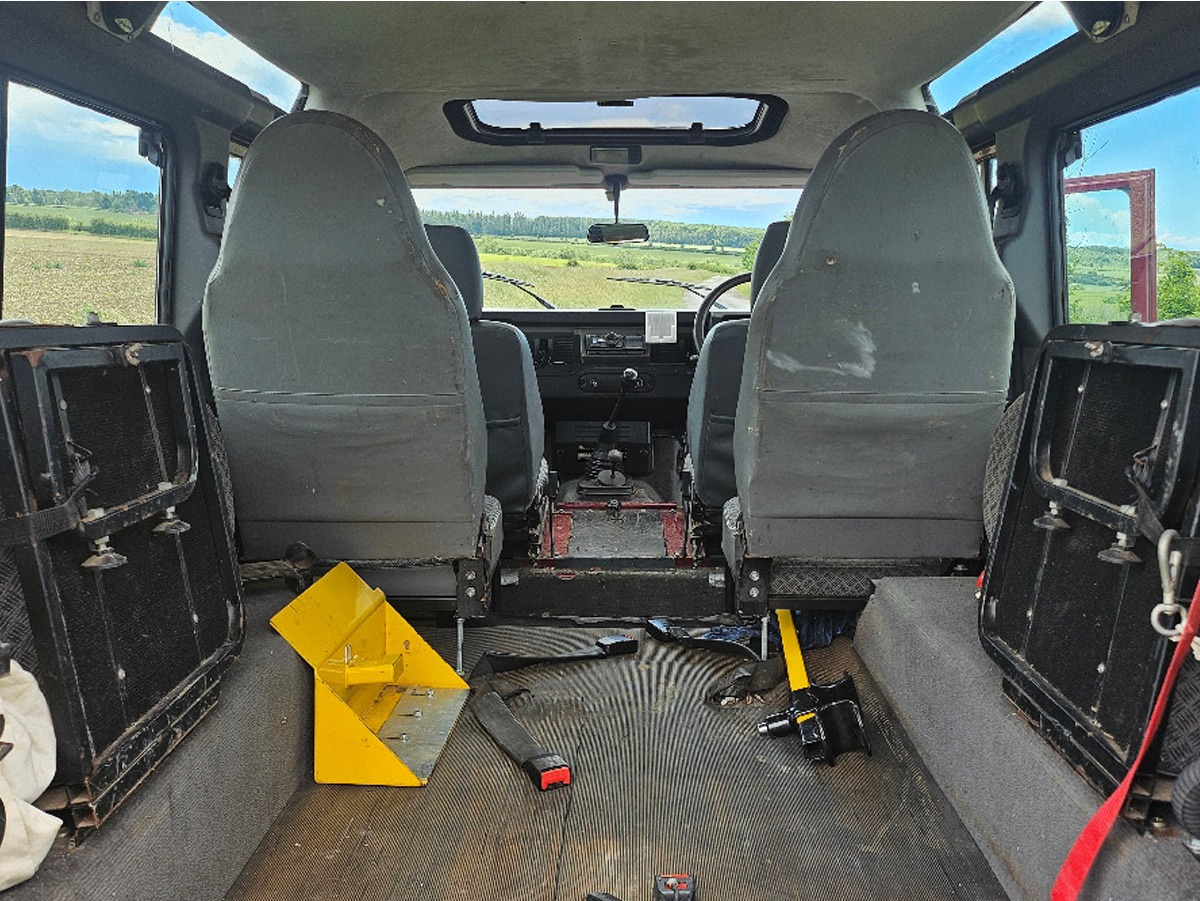 2000 Land Rover Defender 110 Image 5