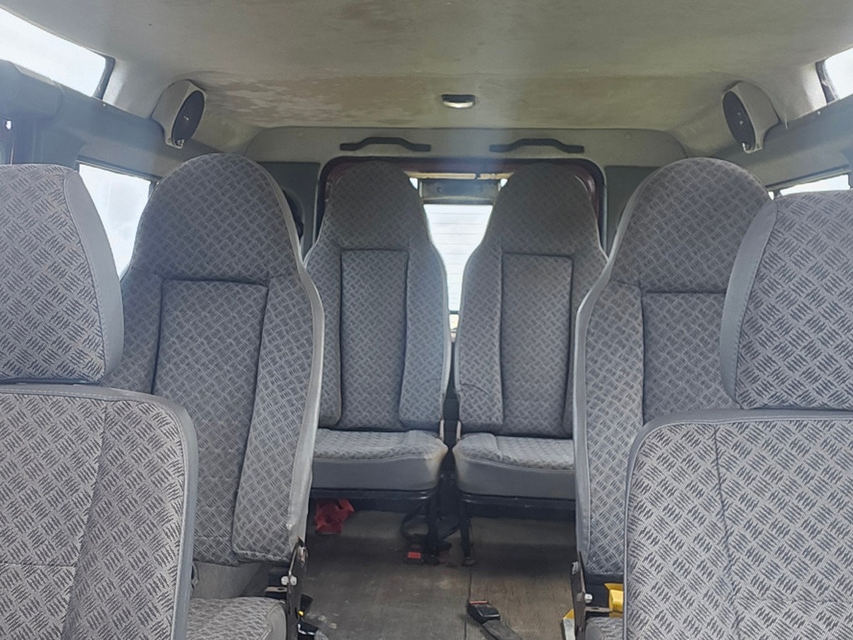 2000 Land Rover Defender 110 Image 6