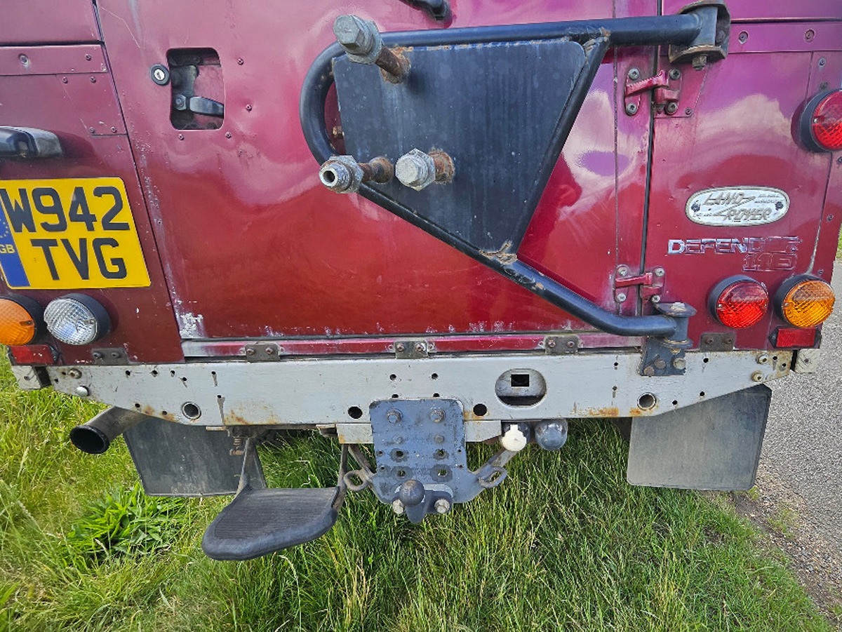 2000 Land Rover Defender 110 Image 8