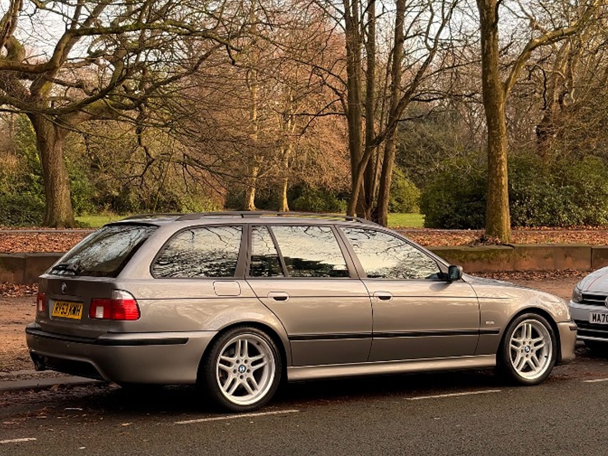 2003 BMW 525 Image 2