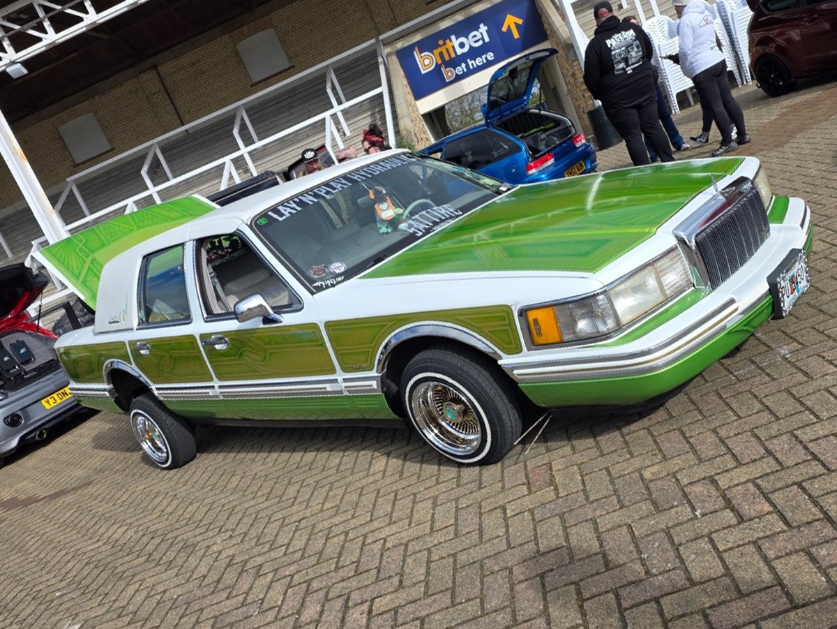 1991 Lincoln Town Car Image 18