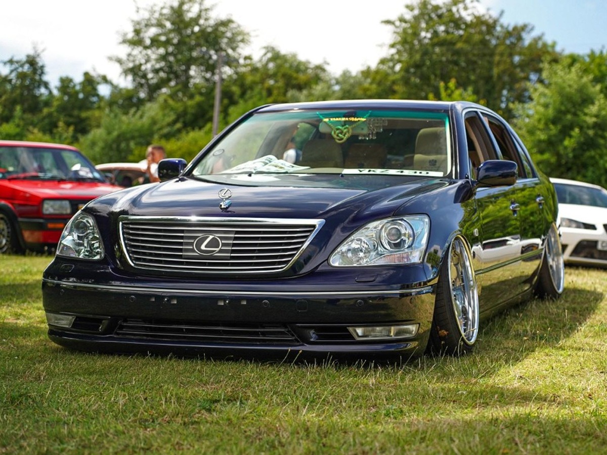 2005 Lexus LS430 Image 1