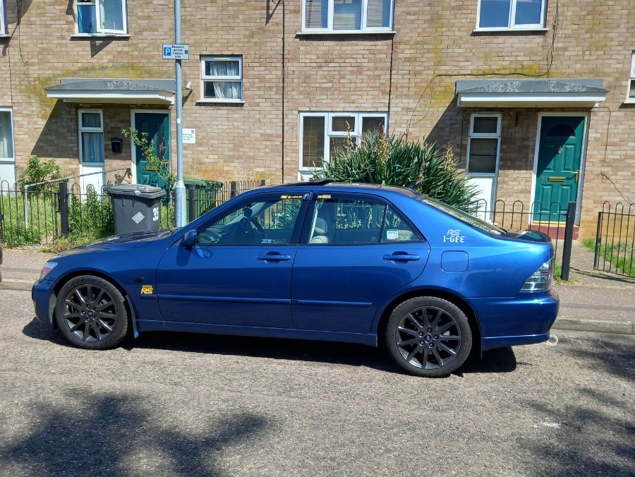2003 Lexus IS200 Image 2