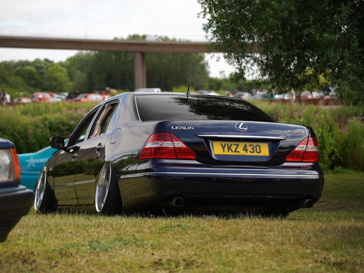 2005 Lexus LS430 Image 2