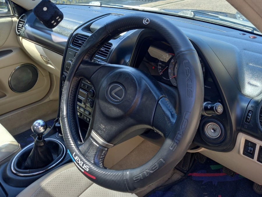 2003 Lexus IS200 Image 5