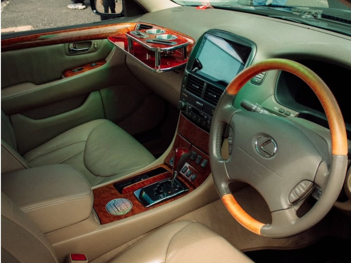 2005 Lexus LS430 Image 4