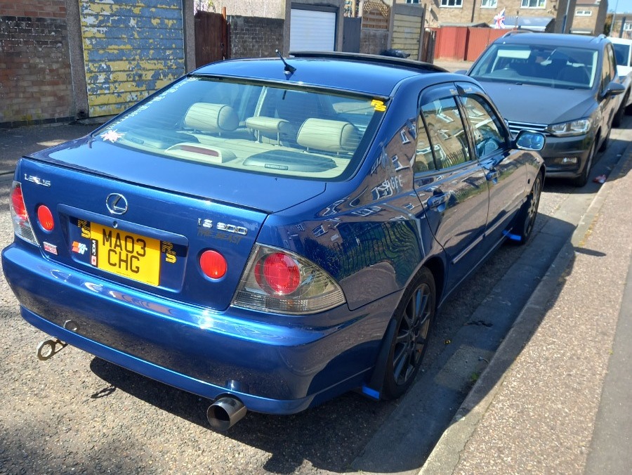 2003 Lexus IS200 Image 4