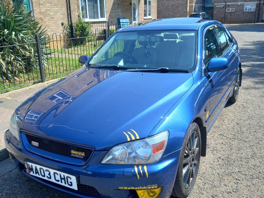 2003 Lexus IS200 Image 1