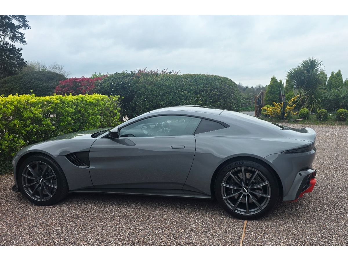 2019 Aston Martin V8 Vantage Image 2