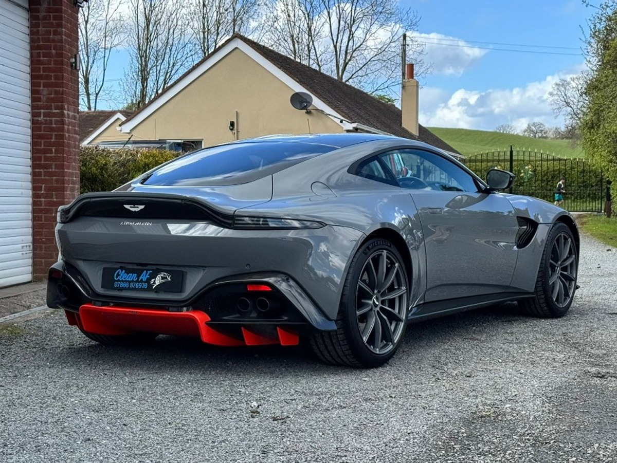 2019 Aston Martin V8 Vantage Image 6