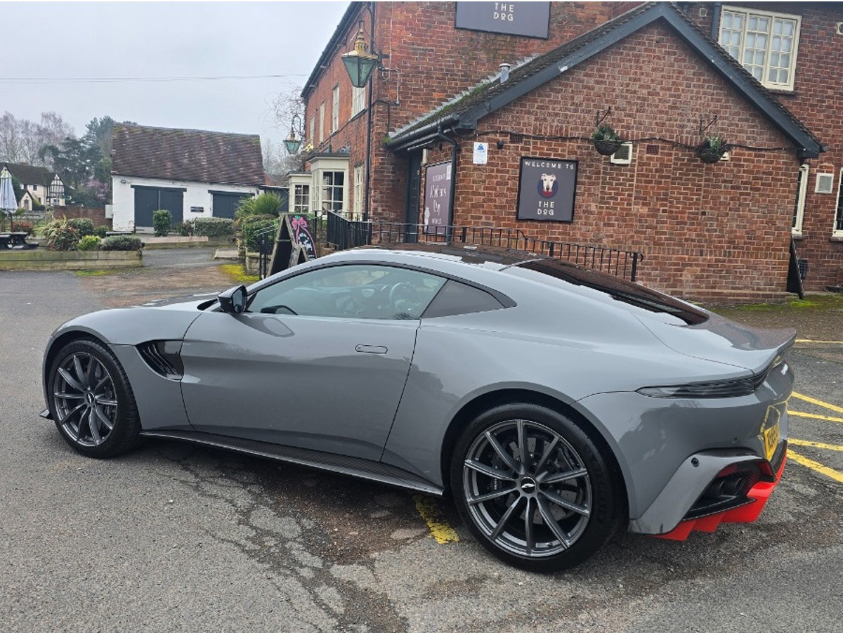 2019 Aston Martin V8 Vantage Image 7