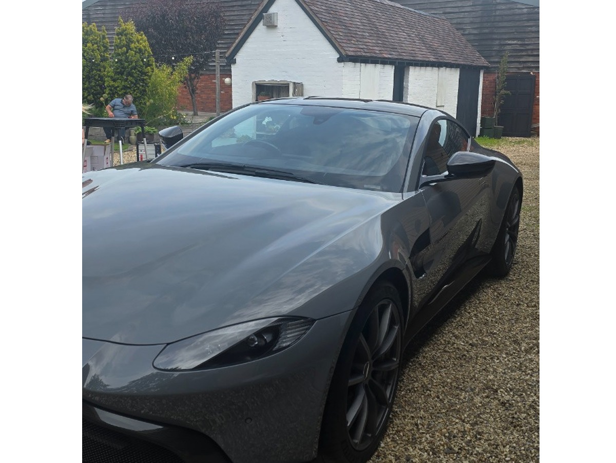 2019 Aston Martin V8 Vantage Image 9