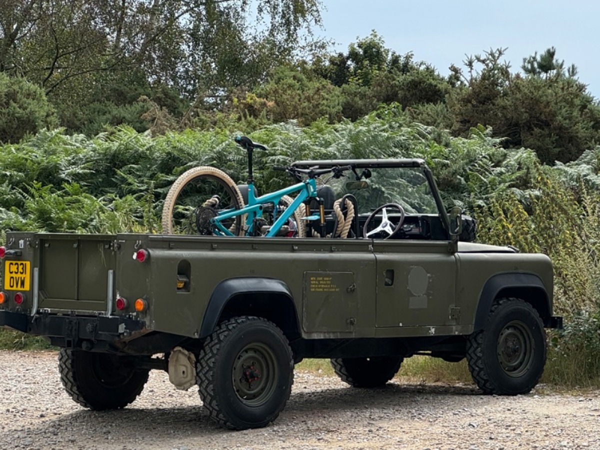 1986 Land Rover Defender 110 Image 12