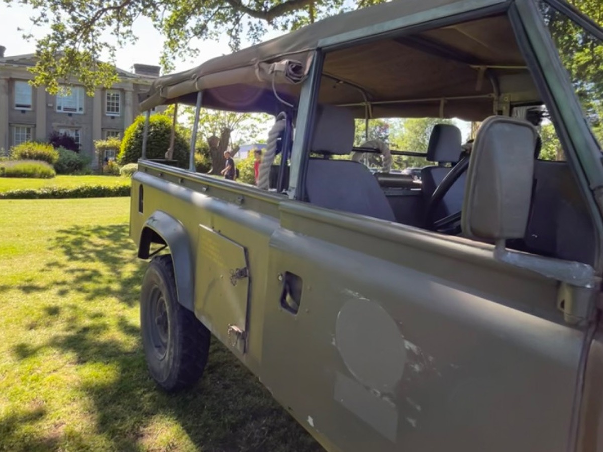 1986 Land Rover Defender 110 Image 3