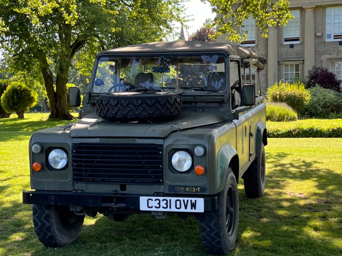 1986 Land Rover Defender 110 Image 2