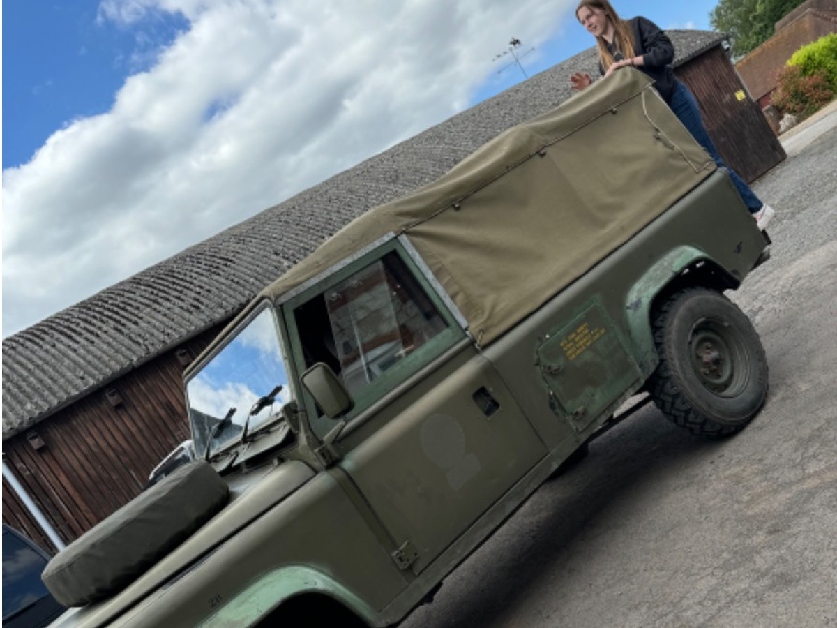 1986 Land Rover Defender 110 Image 9