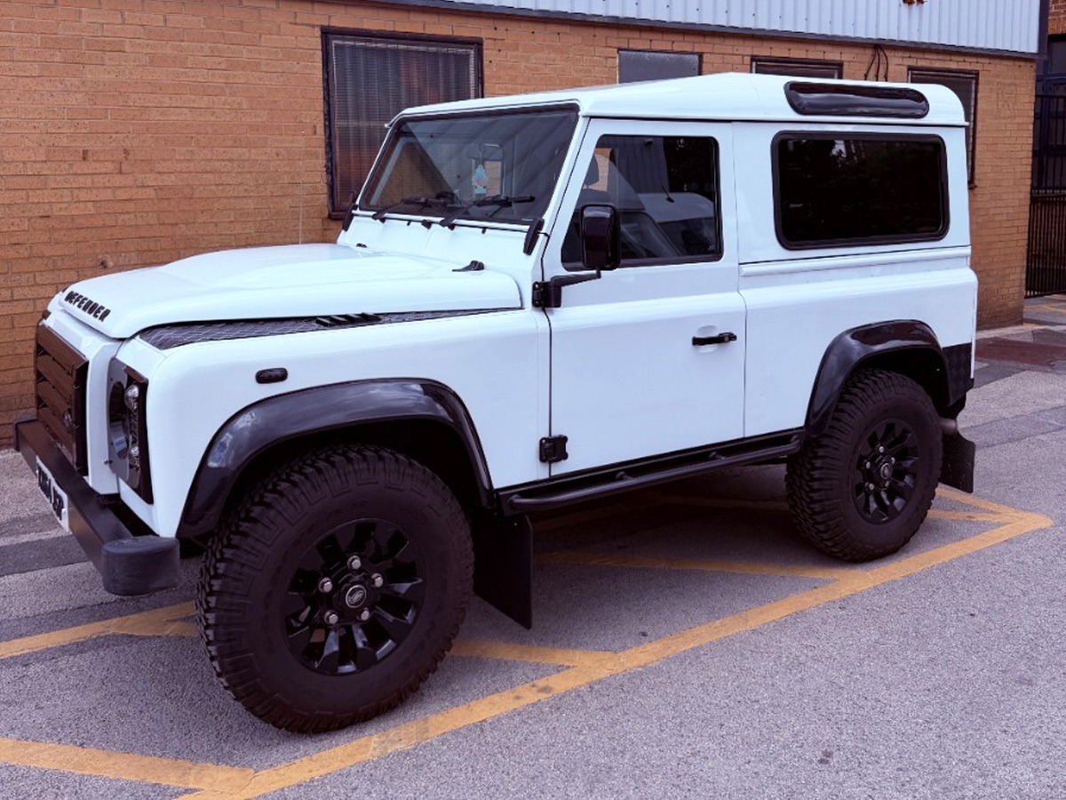 2014 Land Rover Defender 90 Image 1