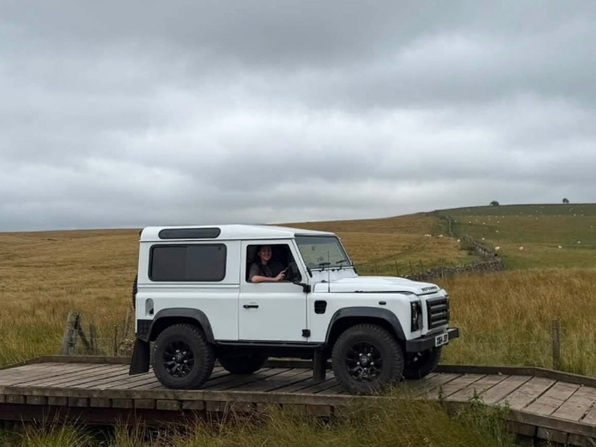 2014 Land Rover Defender 90 Image 4