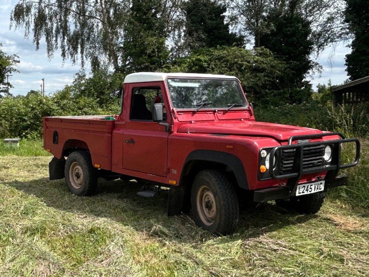 1994 Land Rover Defender 110 Image 1