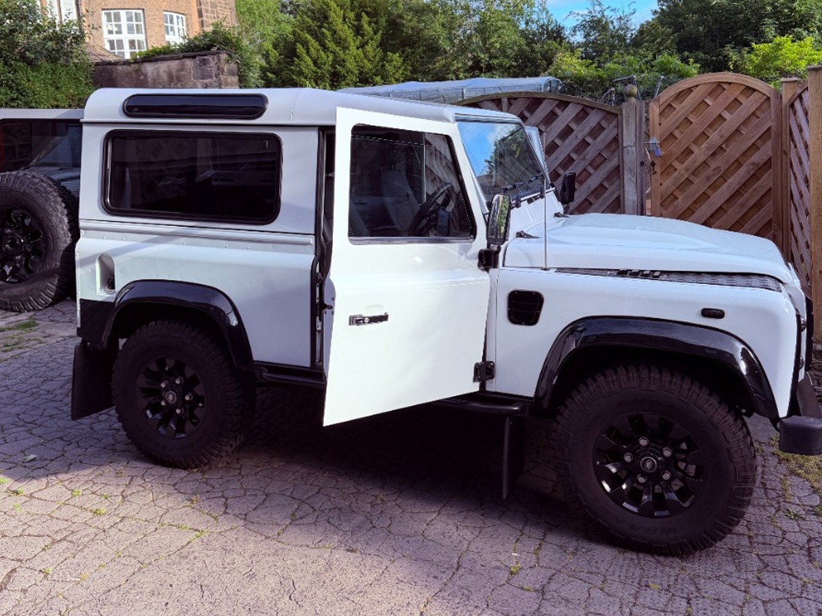 2014 Land Rover Defender 90 Image 6
